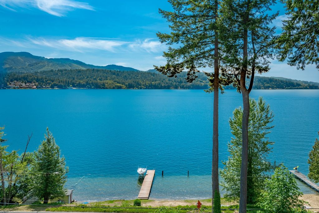 Lakefront Paradise: Luxurious Contemporary Home on Lake Whatcom, Washington Asking $3.489 Million