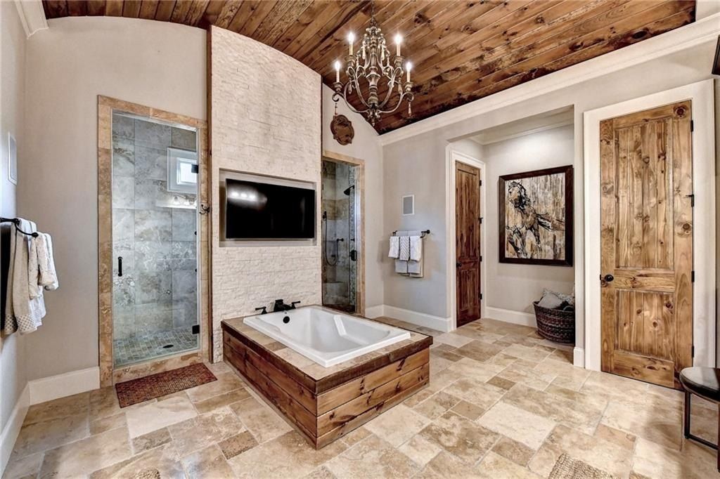 Luxurious Estate in Dacula, Georgia: Perfect Blend of High-End Living and Equestrian Enthusiasm Asking $5,999,999
