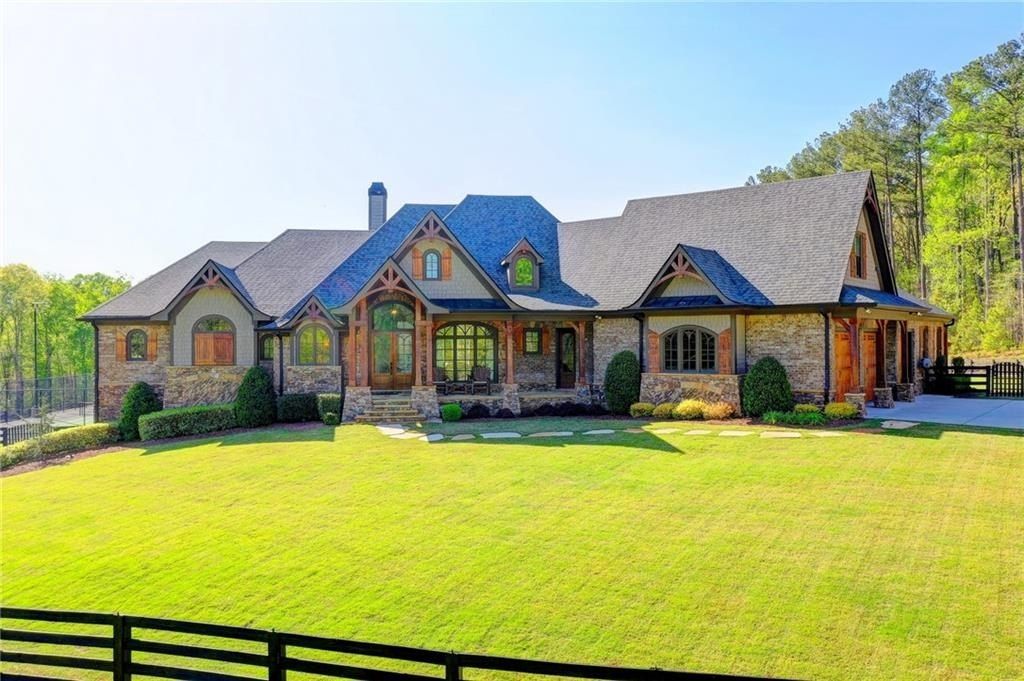 Luxurious Estate in Dacula, Georgia: Perfect Blend of High-End Living and Equestrian Enthusiasm Asking $5,999,999