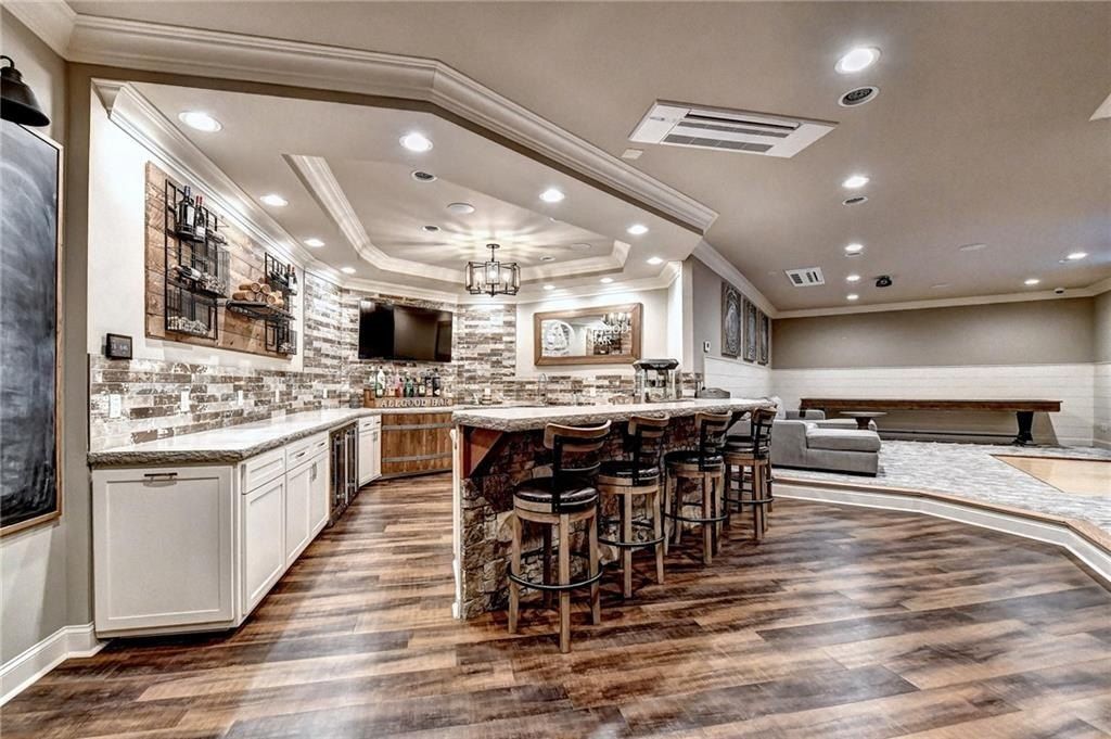 Luxurious Estate in Dacula, Georgia: Perfect Blend of High-End Living and Equestrian Enthusiasm Asking $5,999,999