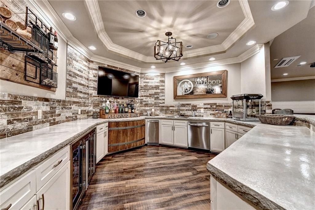 Luxurious Estate in Dacula, Georgia: Perfect Blend of High-End Living and Equestrian Enthusiasm Asking $5,999,999