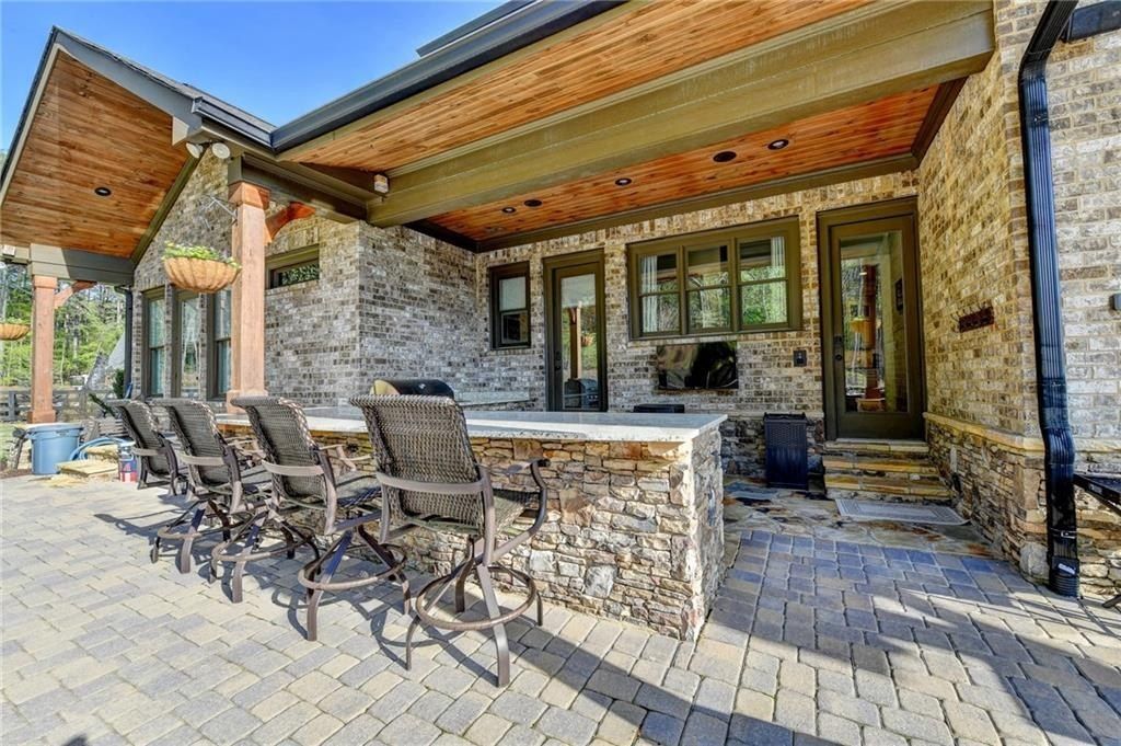 Luxurious Estate in Dacula, Georgia: Perfect Blend of High-End Living and Equestrian Enthusiasm Asking $5,999,999