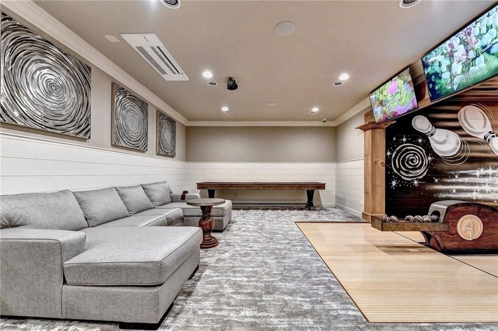 Luxurious Estate in Dacula, Georgia: Perfect Blend of High-End Living and Equestrian Enthusiasm Asking $5,999,999