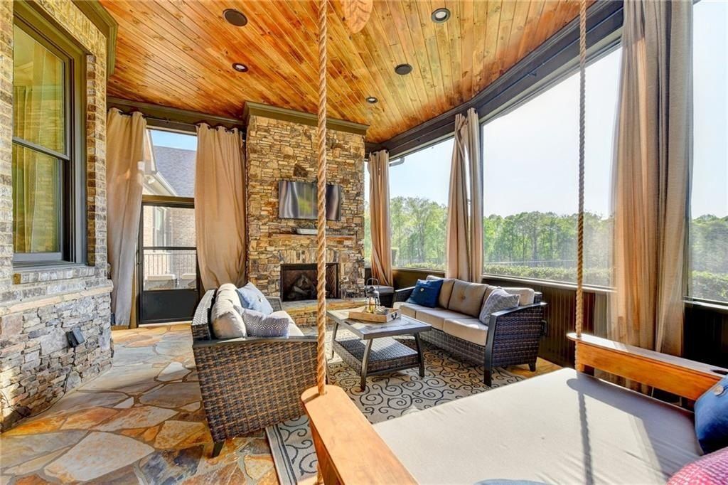 Luxurious Estate in Dacula, Georgia: Perfect Blend of High-End Living and Equestrian Enthusiasm Asking $5,999,999
