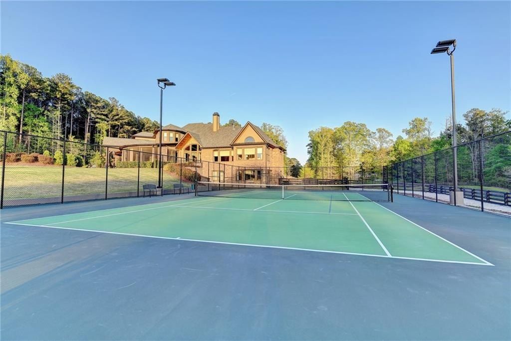 Luxurious Estate in Dacula, Georgia: Perfect Blend of High-End Living and Equestrian Enthusiasm Asking $5,999,999