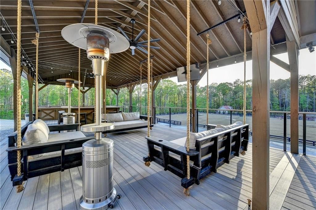 Luxurious Estate in Dacula, Georgia: Perfect Blend of High-End Living and Equestrian Enthusiasm Asking $5,999,999