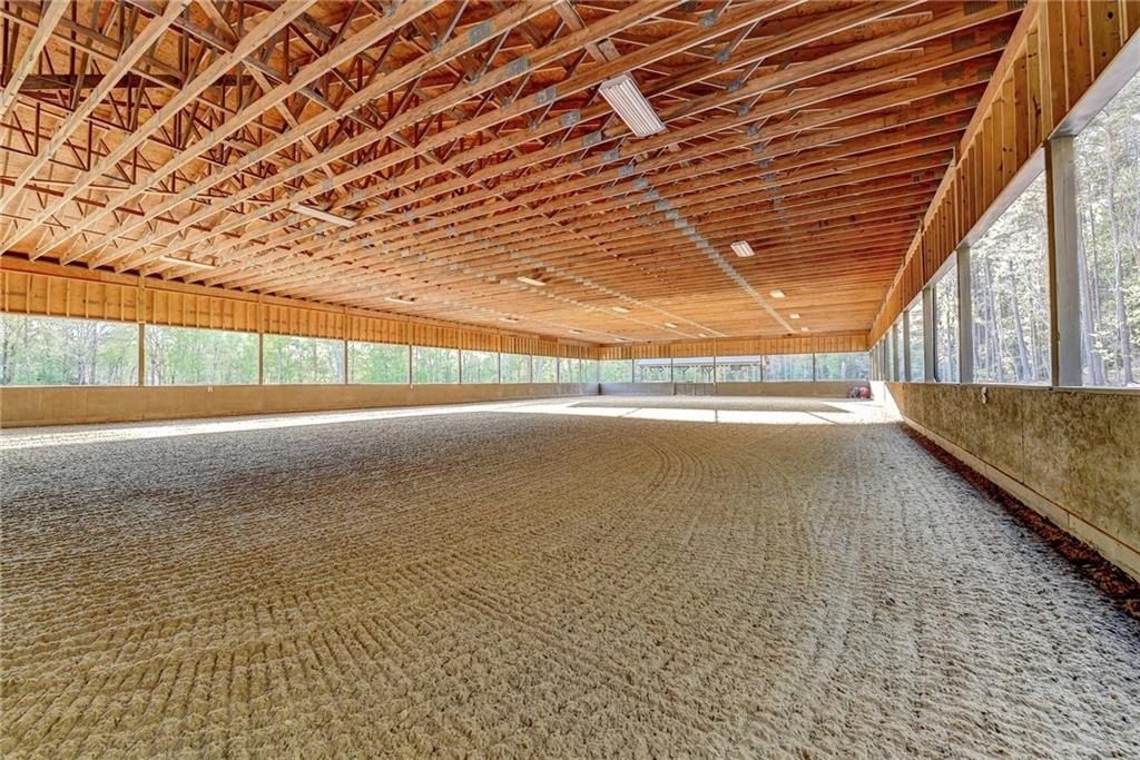 Luxurious Estate in Dacula, Georgia: Perfect Blend of High-End Living and Equestrian Enthusiasm Asking $5,999,999