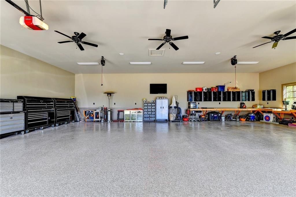 Luxurious Estate in Dacula, Georgia: Perfect Blend of High-End Living and Equestrian Enthusiasm Asking $5,999,999