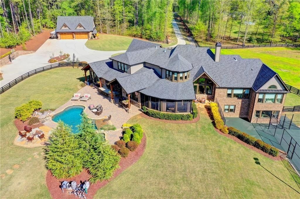 Luxurious Estate in Dacula, Georgia: Perfect Blend of High-End Living and Equestrian Enthusiasm Asking $5,999,999