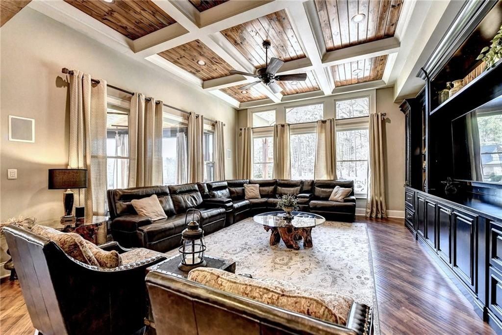 Luxurious Estate in Dacula, Georgia: Perfect Blend of High-End Living and Equestrian Enthusiasm Asking $5,999,999