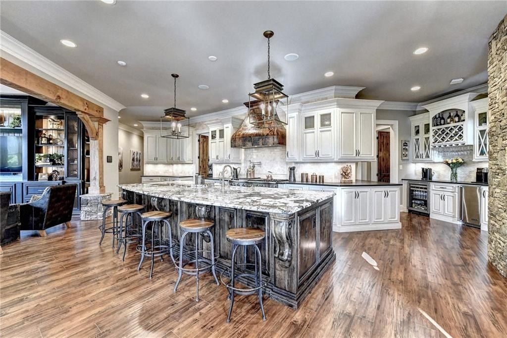 Luxurious Estate in Dacula, Georgia: Perfect Blend of High-End Living and Equestrian Enthusiasm Asking $5,999,999