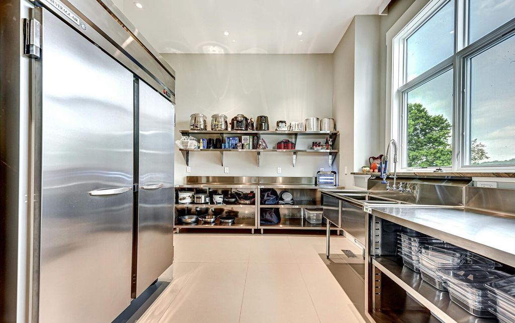 Magnificent Lake Home with Panoramic Views in Tennessee hits The Market for $11,497,000 14 Luxurious Lakefront Living at The Peninsula, La Follette, Tennessee: Breathtaking Home Listed for $11.997 Million