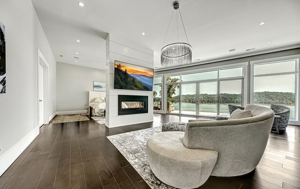 Magnificent Lake Home with Panoramic Views in Tennessee hits The Market for $11,497,000 18 Luxurious Lakefront Living at The Peninsula, La Follette, Tennessee: Breathtaking Home Listed for $11.997 Million