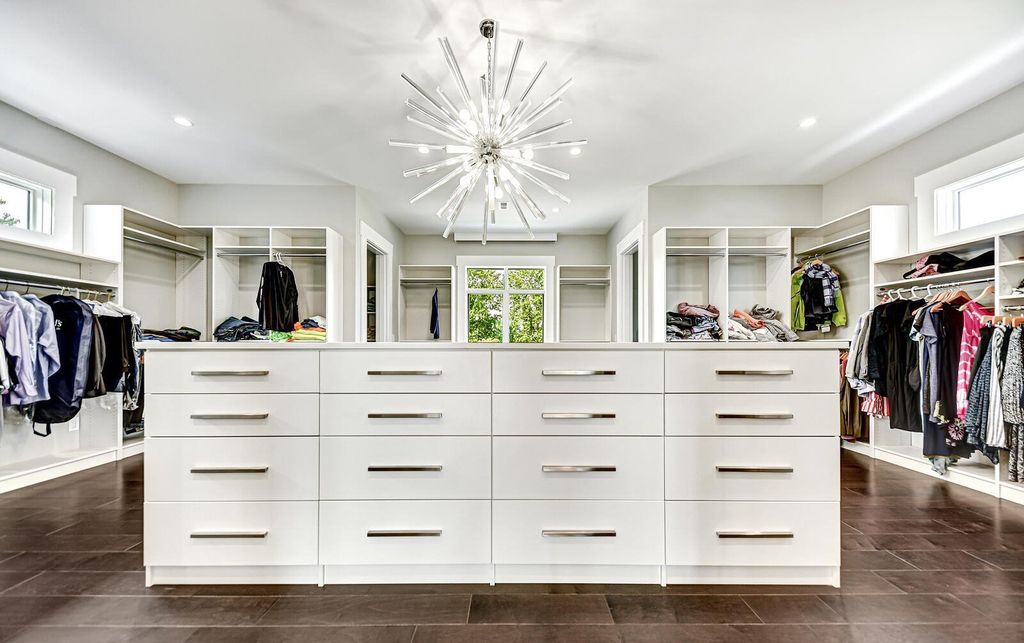 Magnificent Lake Home with Panoramic Views in Tennessee hits The Market for $11,497,000 23 Luxurious Lakefront Living at The Peninsula, La Follette, Tennessee: Breathtaking Home Listed for $11.997 Million