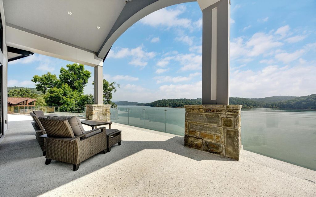 Magnificent Lake Home with Panoramic Views in Tennessee hits The Market for $11,497,000 29 Luxurious Lakefront Living at The Peninsula, La Follette, Tennessee: Breathtaking Home Listed for $11.997 Million