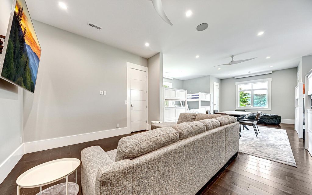 Magnificent Lake Home with Panoramic Views in Tennessee hits The Market for $11,497,000 35 Luxurious Lakefront Living at The Peninsula, La Follette, Tennessee: Breathtaking Home Listed for $11.997 Million