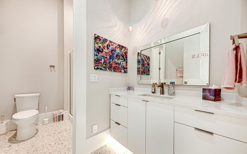 Magnificent Lake Home with Panoramic Views in Tennessee hits The Market for $11,497,000 36 Luxurious Lakefront Living at The Peninsula, La Follette, Tennessee: Breathtaking Home Listed for $11.997 Million