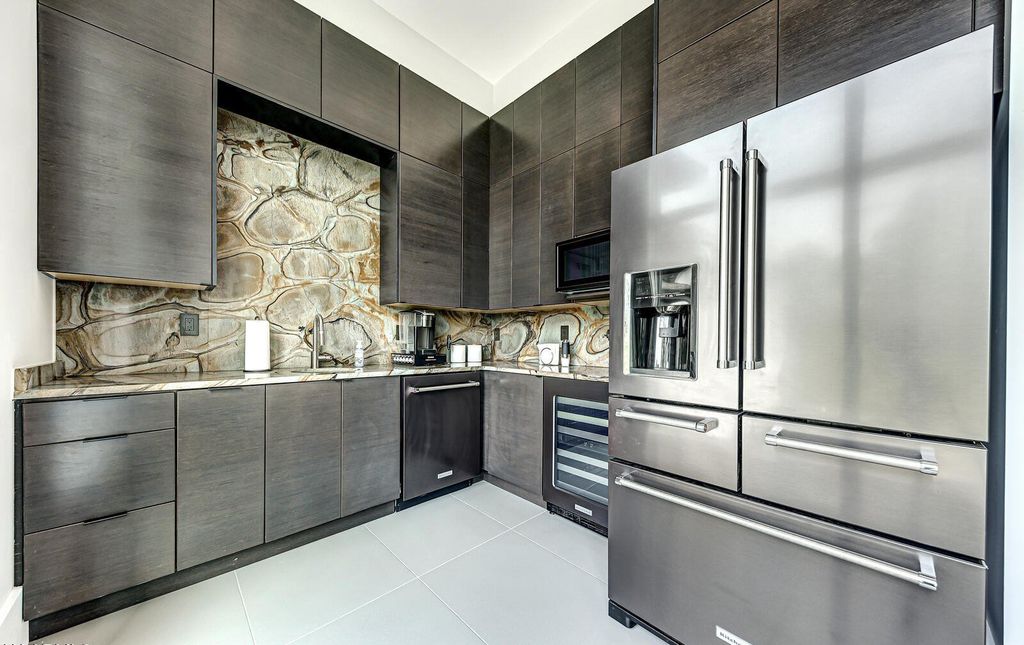 Magnificent Lake Home with Panoramic Views in Tennessee hits The Market for $11,497,000 37 Luxurious Lakefront Living at The Peninsula, La Follette, Tennessee: Breathtaking Home Listed for $11.997 Million