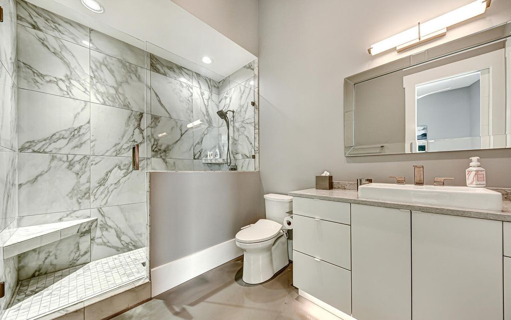 Magnificent Lake Home with Panoramic Views in Tennessee hits The Market for $11,497,000 39 Luxurious Lakefront Living at The Peninsula, La Follette, Tennessee: Breathtaking Home Listed for $11.997 Million