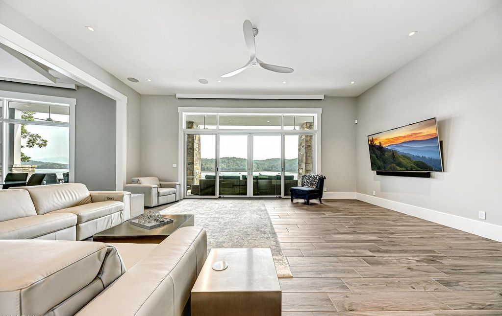 Magnificent Lake Home with Panoramic Views in Tennessee hits The Market for $11,497,000 8 Luxurious Lakefront Living at The Peninsula, La Follette, Tennessee: Breathtaking Home Listed for $11.997 Million