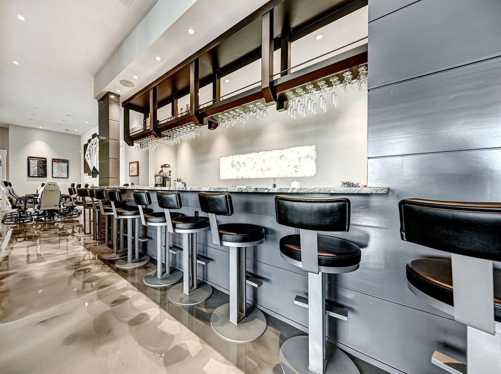 Magnificent Lake Home with Panoramic Views in Tennessee hits The Market for $11,497,000 45 Luxurious Lakefront Living at The Peninsula, La Follette, Tennessee: Breathtaking Home Listed for $11.997 Million