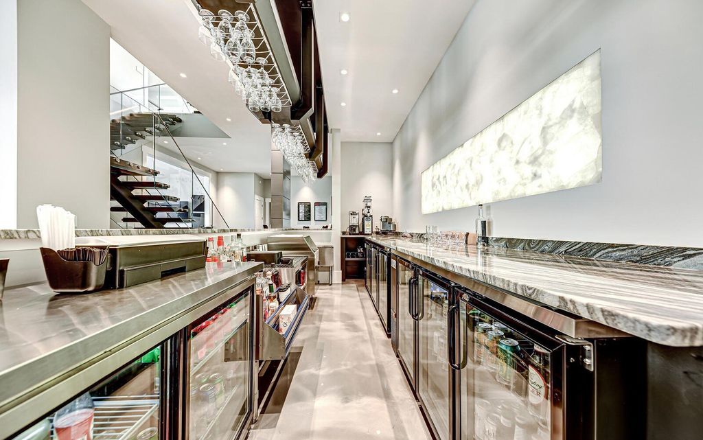 Magnificent Lake Home with Panoramic Views in Tennessee hits The Market for $11,497,000 46 Luxurious Lakefront Living at The Peninsula, La Follette, Tennessee: Breathtaking Home Listed for $11.997 Million