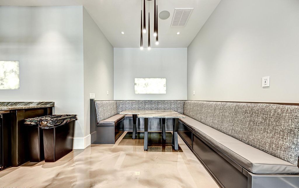 Magnificent Lake Home with Panoramic Views in Tennessee hits The Market for $11,497,000 47 Luxurious Lakefront Living at The Peninsula, La Follette, Tennessee: Breathtaking Home Listed for $11.997 Million