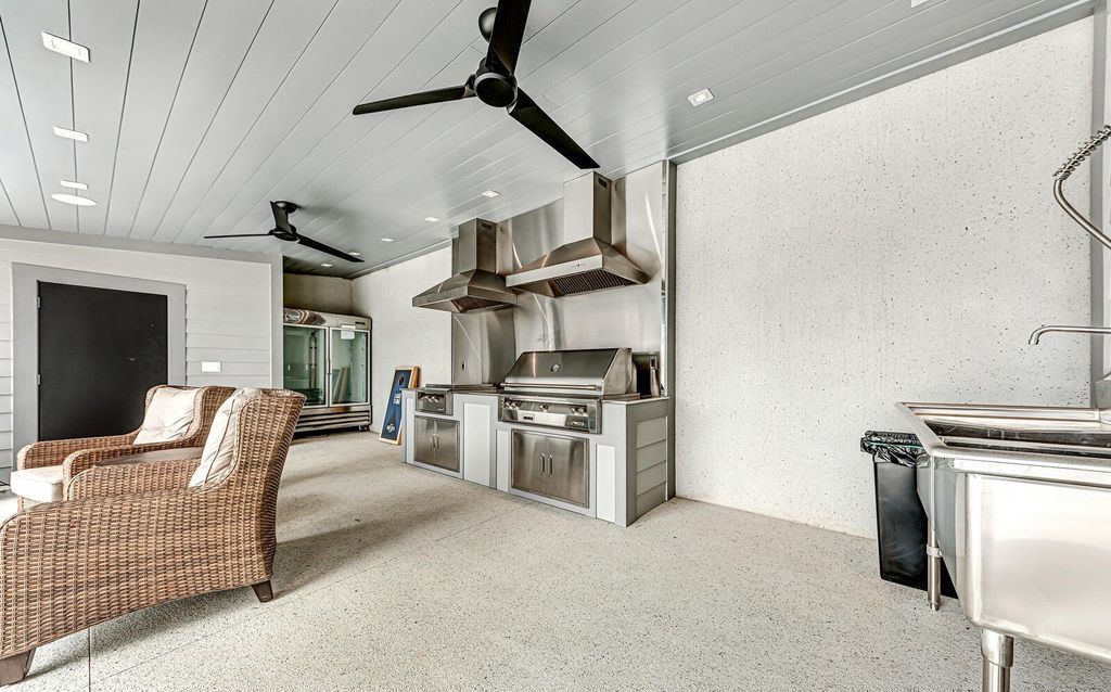 Magnificent Lake Home with Panoramic Views in Tennessee hits The Market for $11,497,000 52 Luxurious Lakefront Living at The Peninsula, La Follette, Tennessee: Breathtaking Home Listed for $11.997 Million