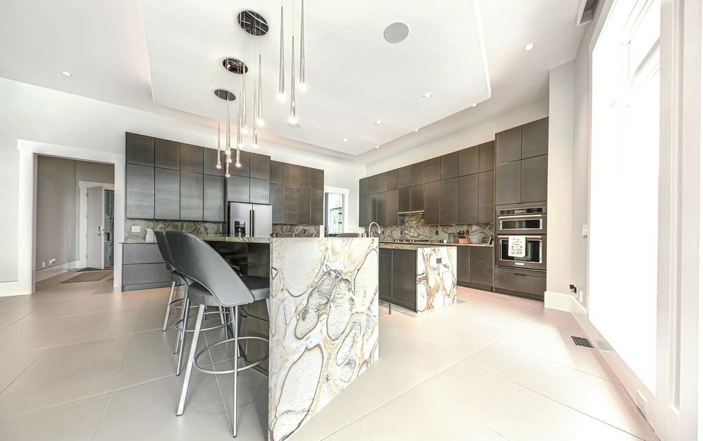 Magnificent Lake Home with Panoramic Views in Tennessee hits The Market for $11,497,000 11 Luxurious Lakefront Living at The Peninsula, La Follette, Tennessee: Breathtaking Home Listed for $11.997 Million