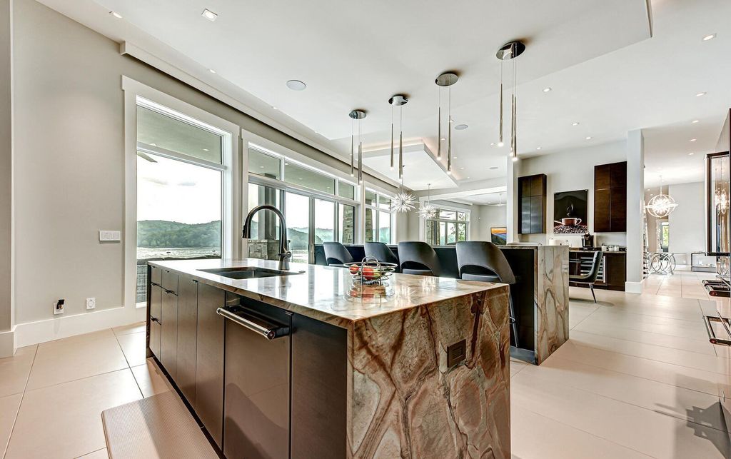Magnificent Lake Home with Panoramic Views in Tennessee hits The Market for $11,497,000 12 Luxurious Lakefront Living at The Peninsula, La Follette, Tennessee: Breathtaking Home Listed for $11.997 Million