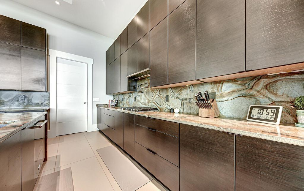 Magnificent Lake Home with Panoramic Views in Tennessee hits The Market for $11,497,000 13 Luxurious Lakefront Living at The Peninsula, La Follette, Tennessee: Breathtaking Home Listed for $11.997 Million