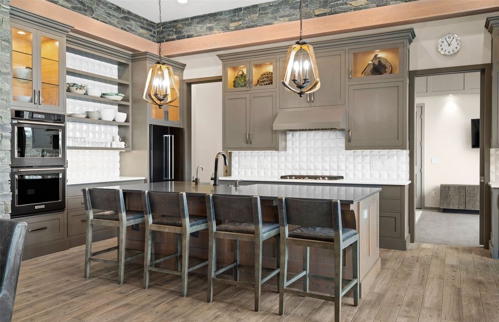 Luxurious Retreat in Shelton, Washington: A Masterpiece of Design, Materials, and Attention to Detail, Listed at $6.5 Million