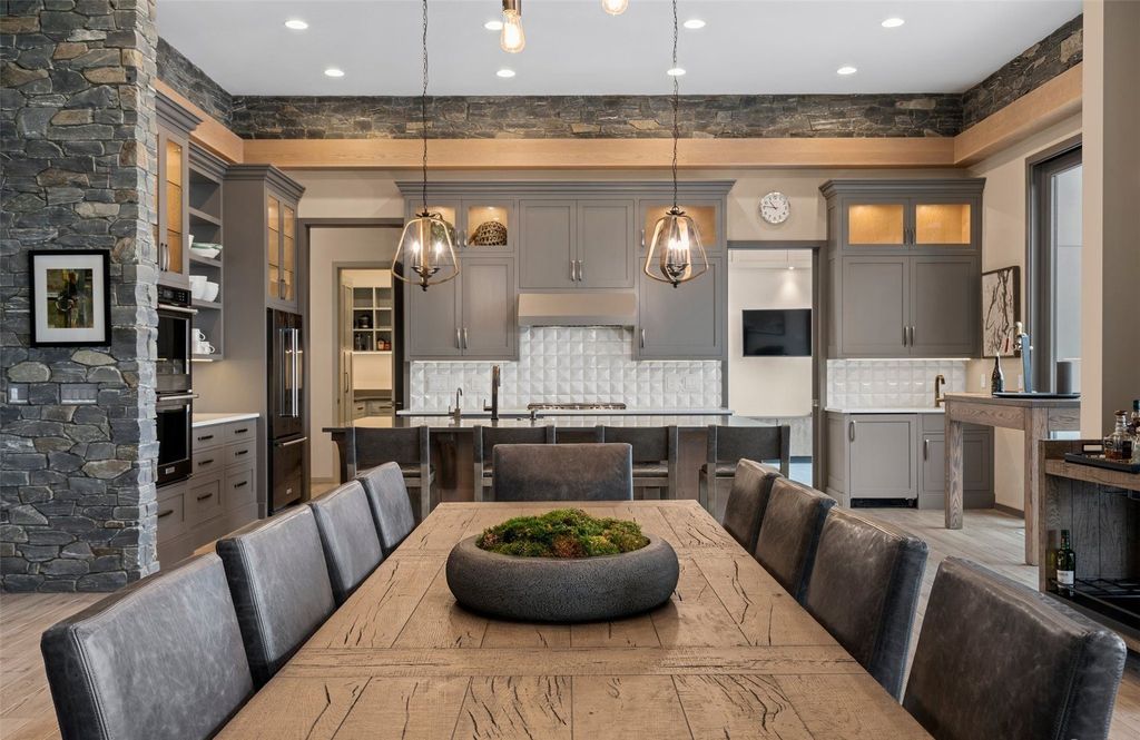 Luxurious Retreat in Shelton, Washington: A Masterpiece of Design, Materials, and Attention to Detail, Listed at $6.5 Million