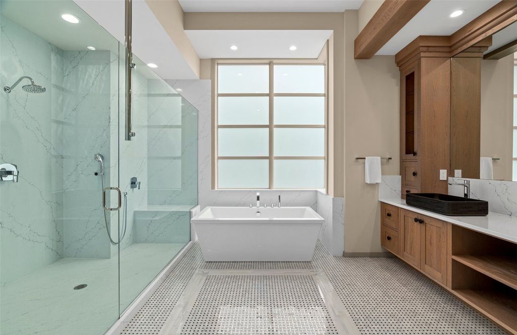 Luxurious Retreat in Shelton, Washington: A Masterpiece of Design, Materials, and Attention to Detail, Listed at $6.5 Million
