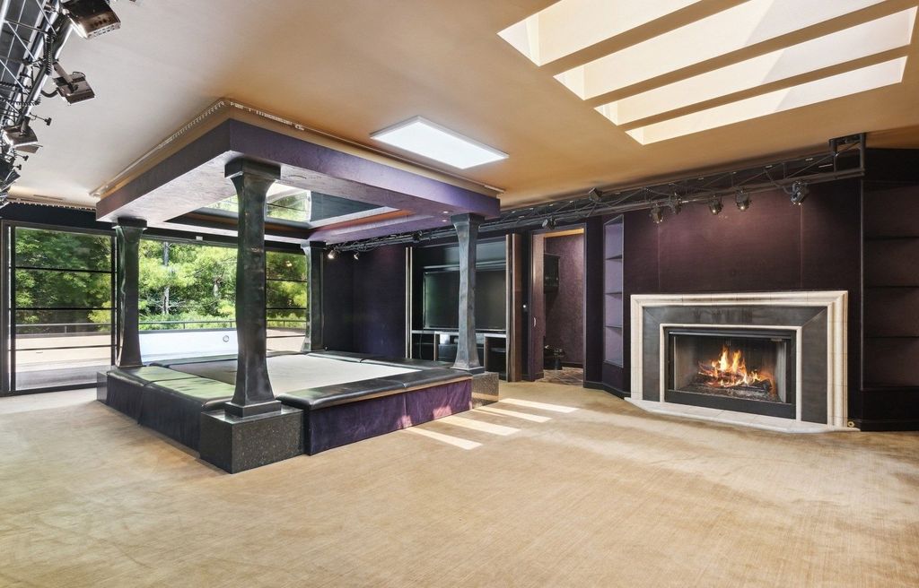 Luxurious and Secluded Estate on 26.2 Acres in Saint Charles, Illinois Listing for $2.99 Million
