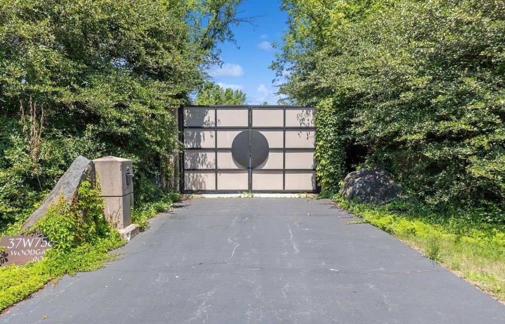 Luxurious and Secluded Estate on 26.2 Acres in Saint Charles Illinois Listing for 2.99 Million 40
