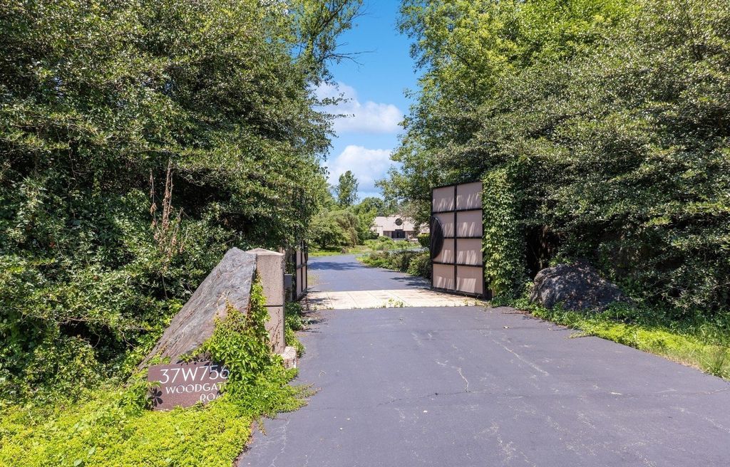 Luxurious and Secluded Estate on 26.2 Acres in Saint Charles Illinois Listing for 2.99 Million 42