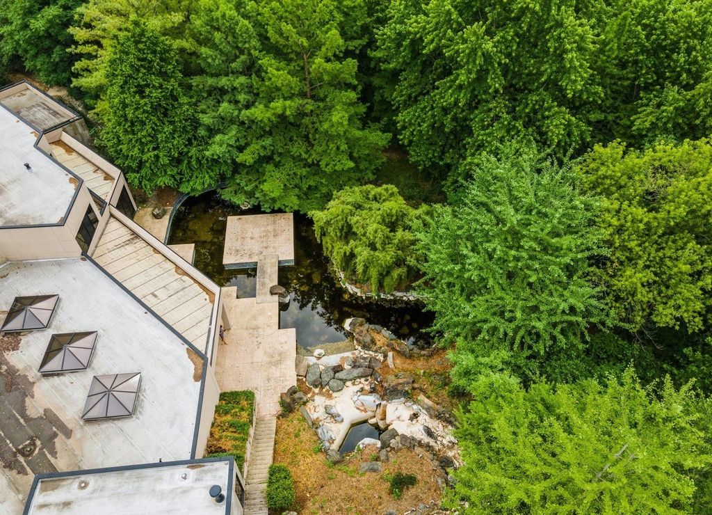 Luxurious and Secluded Estate on 26.2 Acres in Saint Charles, Illinois Listing for $2.99 Million