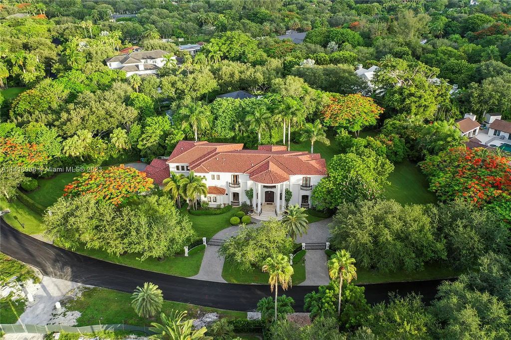 Welcome to Villa di Vista, an exquisite 6-bed, 7-bath masterpiece in  12500 Vista Lane, Pinecrest, Florida. With 7,536 sqft of luxury, high ceilings, and abundant natural light, this custom-built estate exudes charm