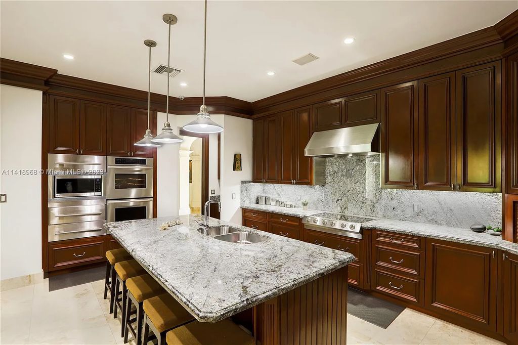Welcome to Villa di Vista, an exquisite 6-bed, 7-bath masterpiece in  12500 Vista Lane, Pinecrest, Florida. With 7,536 sqft of luxury, high ceilings, and abundant natural light, this custom-built estate exudes charm