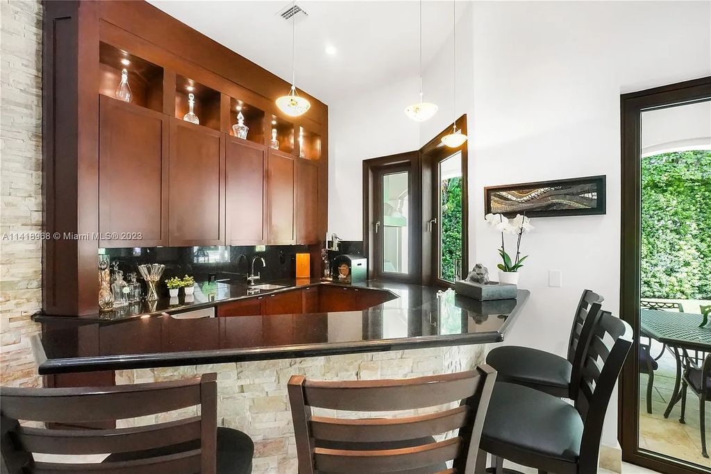 Welcome to Villa di Vista, an exquisite 6-bed, 7-bath masterpiece in  12500 Vista Lane, Pinecrest, Florida. With 7,536 sqft of luxury, high ceilings, and abundant natural light, this custom-built estate exudes charm