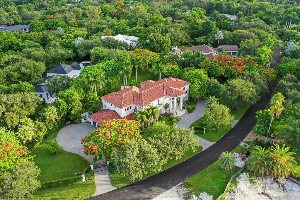 Welcome to Villa di Vista, an exquisite 6-bed, 7-bath masterpiece in  12500 Vista Lane, Pinecrest, Florida. With 7,536 sqft of luxury, high ceilings, and abundant natural light, this custom-built estate exudes charm