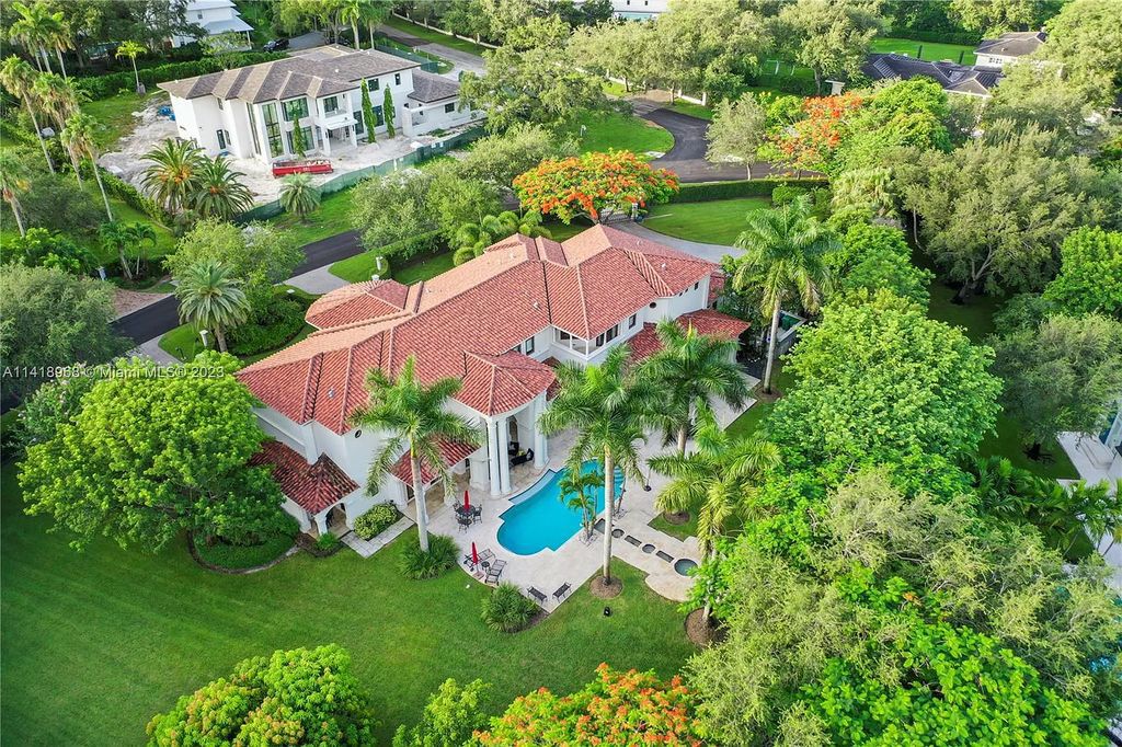 Welcome to Villa di Vista, an exquisite 6-bed, 7-bath masterpiece in  12500 Vista Lane, Pinecrest, Florida. With 7,536 sqft of luxury, high ceilings, and abundant natural light, this custom-built estate exudes charm