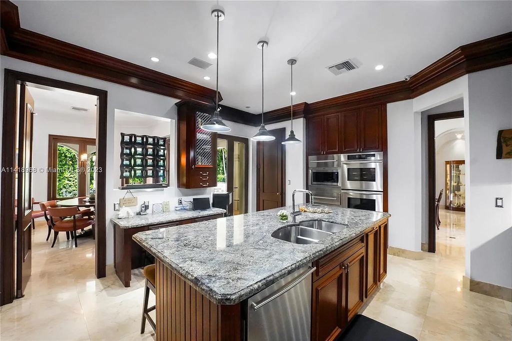 Welcome to Villa di Vista, an exquisite 6-bed, 7-bath masterpiece in  12500 Vista Lane, Pinecrest, Florida. With 7,536 sqft of luxury, high ceilings, and abundant natural light, this custom-built estate exudes charm