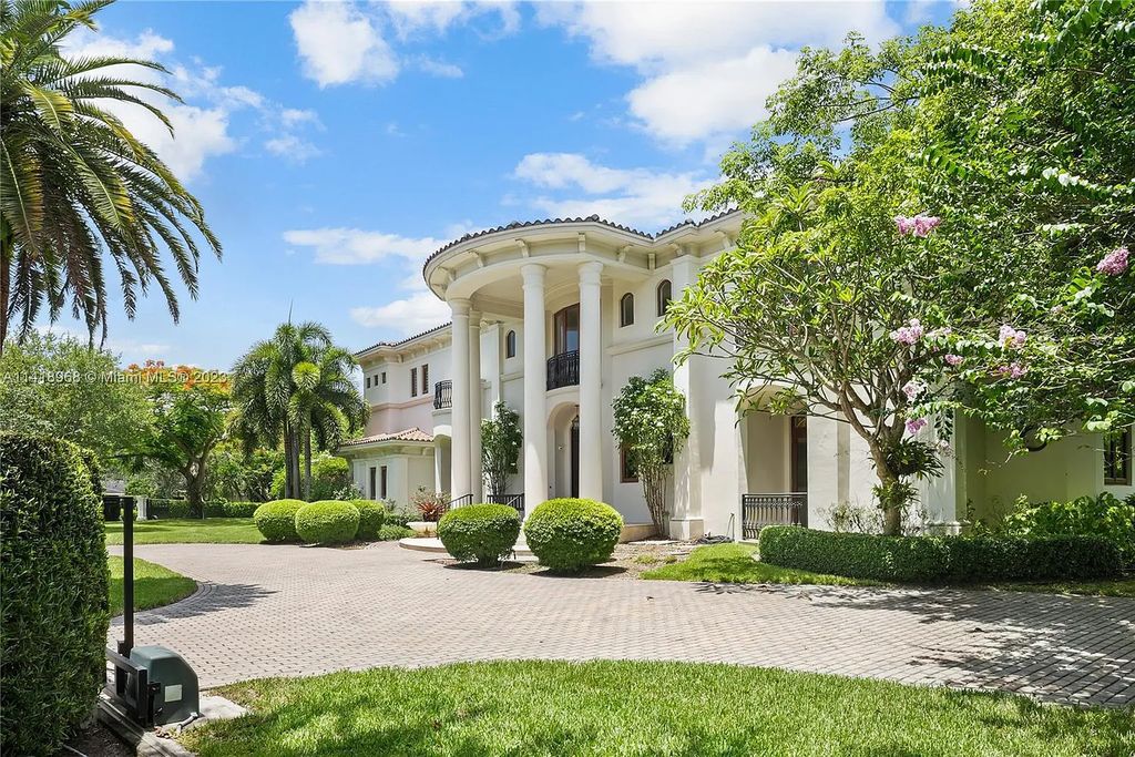 Welcome to Villa di Vista, an exquisite 6-bed, 7-bath masterpiece in  12500 Vista Lane, Pinecrest, Florida. With 7,536 sqft of luxury, high ceilings, and abundant natural light, this custom-built estate exudes charm