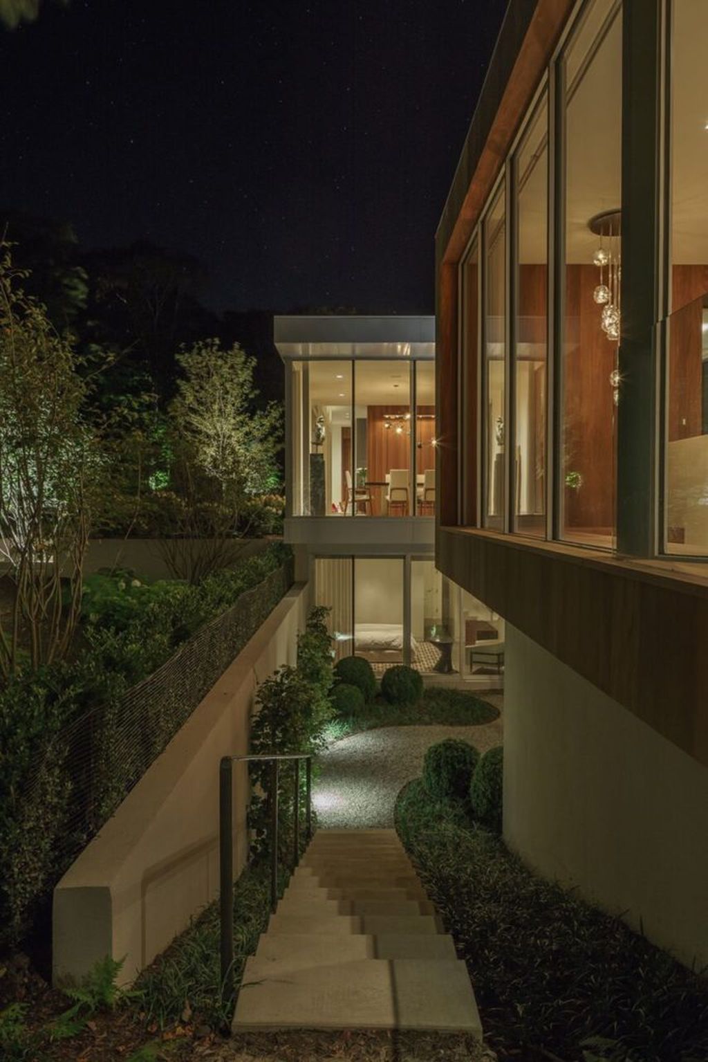 Old Orchard House, a Linear, Single Story Glass House by BMA Architect