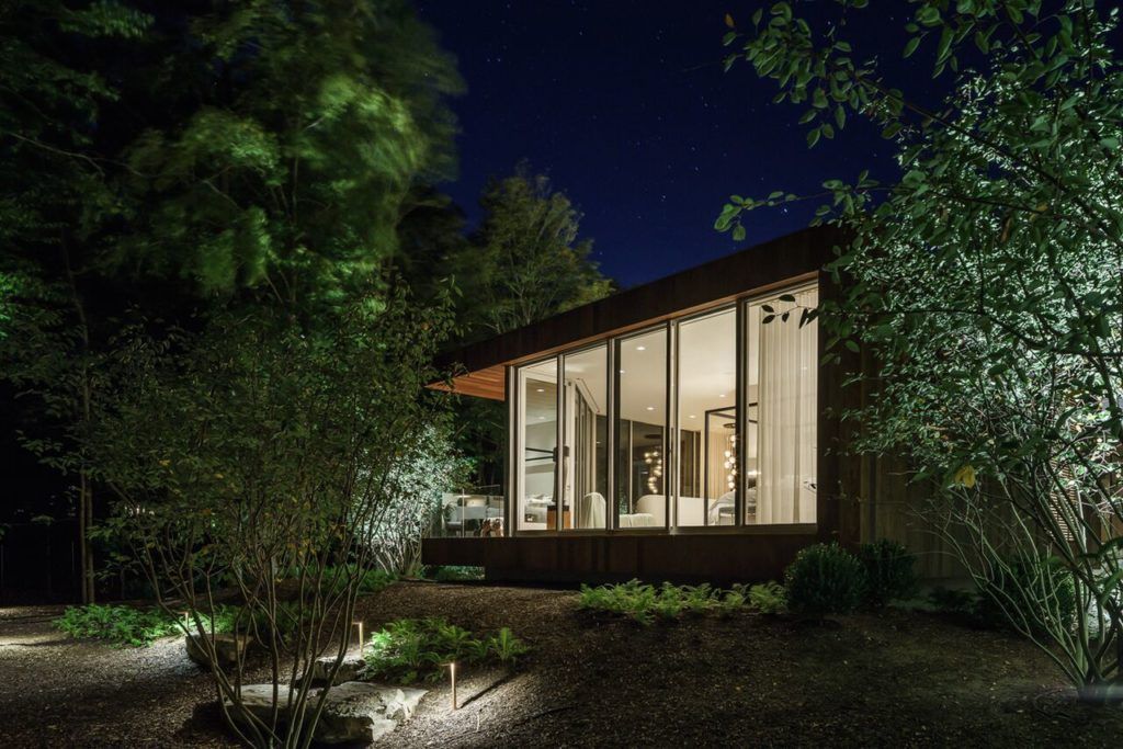 Old Orchard House, a Linear, Single Story Glass House by BMA Architect
