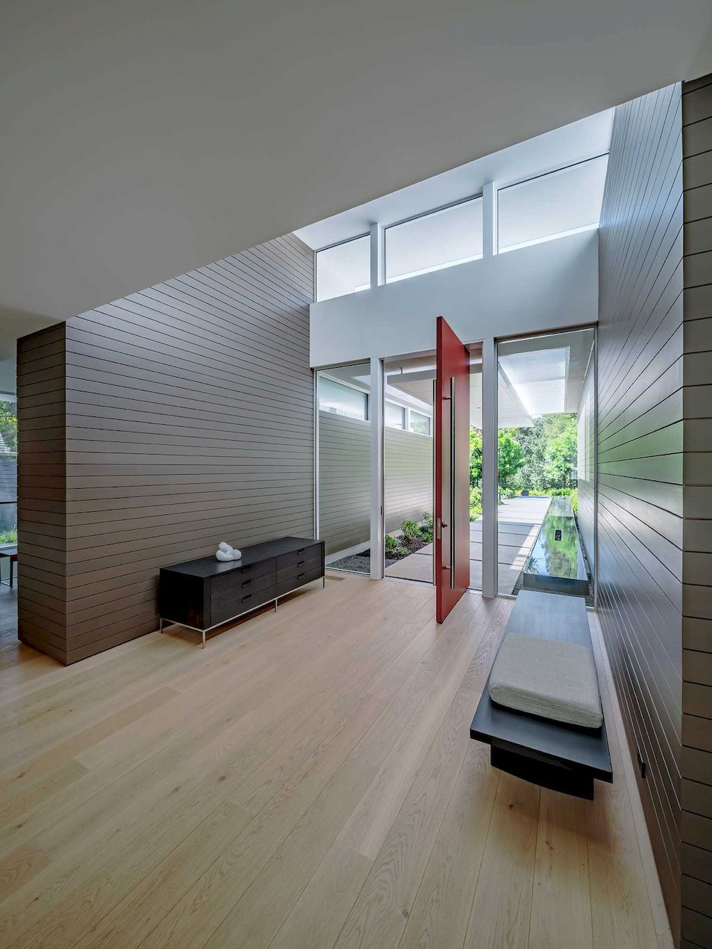 Owyang House, Lantern-like appearance at night by Swatt Miers architects