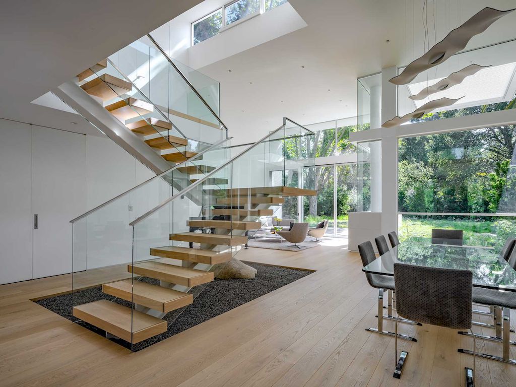 Owyang House, Lantern-like appearance at night by Swatt Miers architects