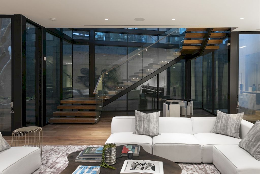Perugia House Showcases Elegance and Modernity by Mcclean Design